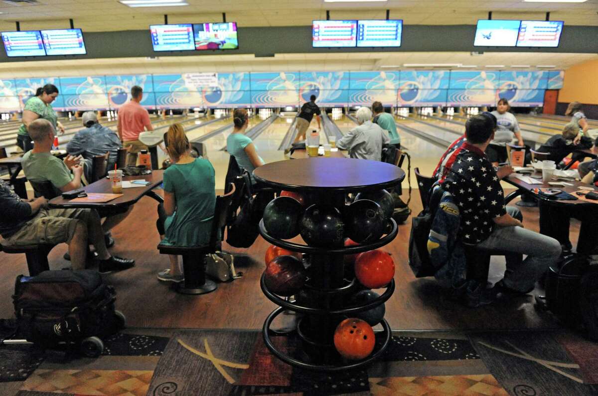 Go bowling on Dollar Nights. Albany Sunset Lanes and Del Lanes in Delmar both offer discount nights where bowling shoes, games, pizza and soda are all $1.