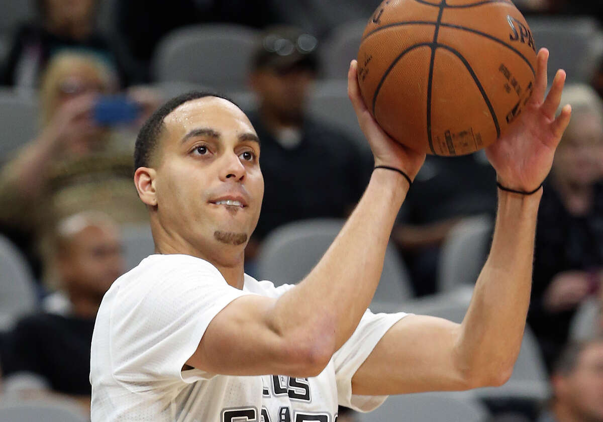 New Spur Kevin Martin warms up under the watchful eye of Tim Duncan as the Spurs host Chicago at the AT&T Center on March 10, 2016.