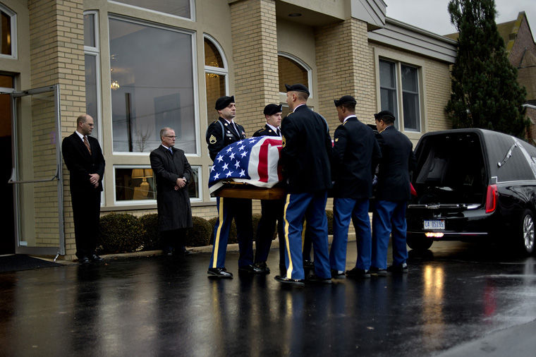 Hundreds gather in Bay City to honor fallen soldier