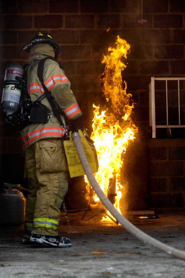 Midland firefighters demonstrate how not to deep fry the holiday turkey ...