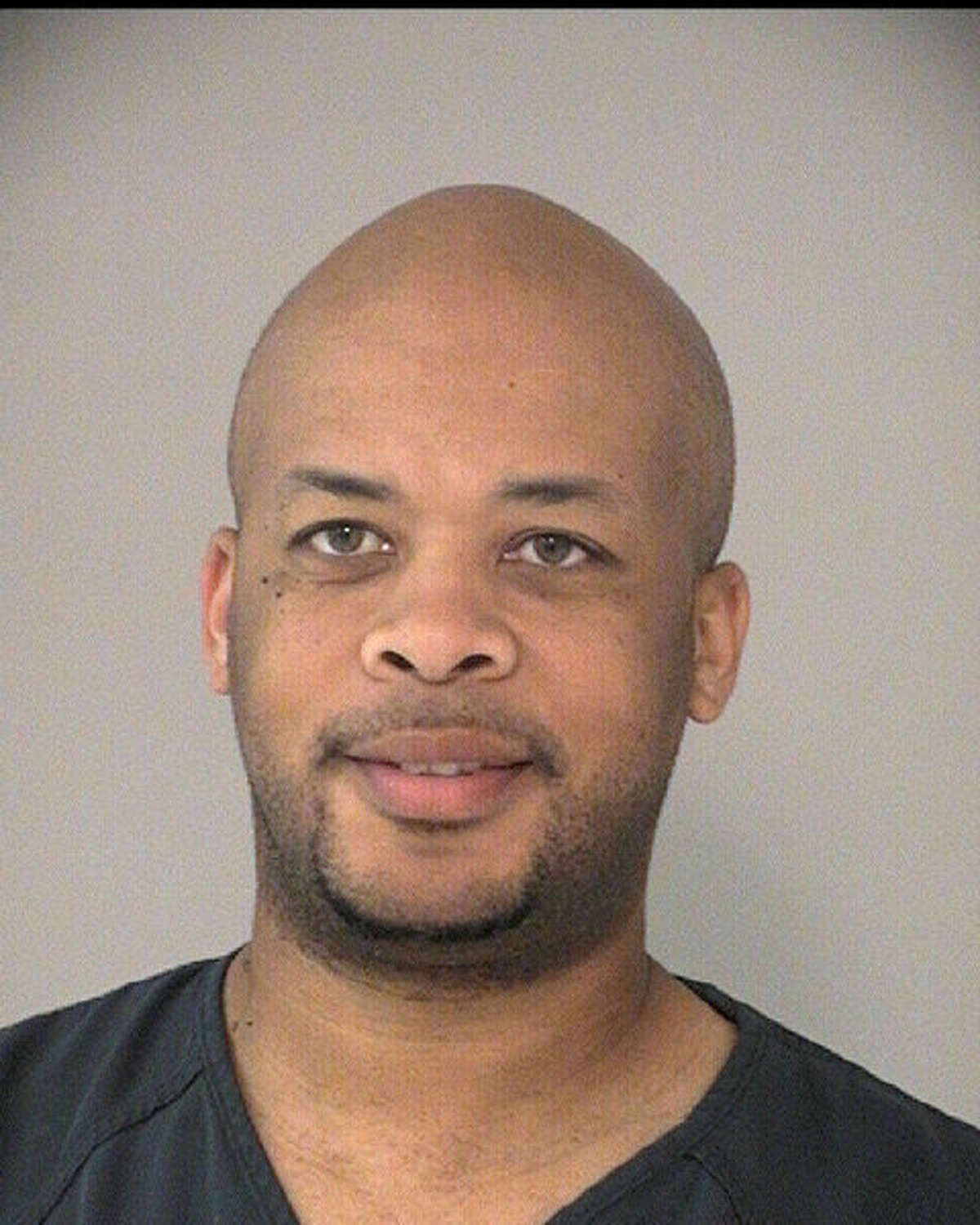 Reports: Singer James Fortune surrenders in assault case