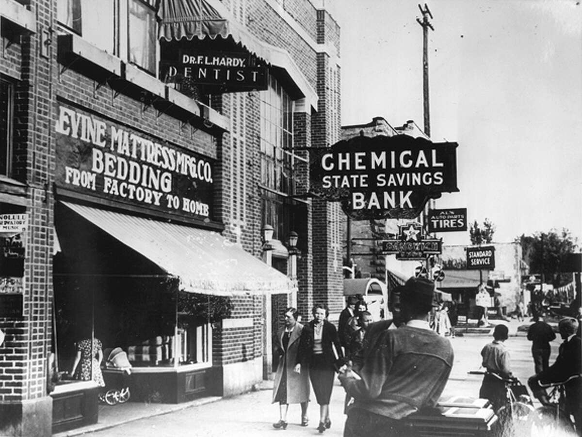 The view looking toward Dr. Frank Hardy's office and Chemical State Savings Bank, circa 1937. (Daily News file photo)