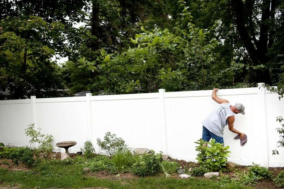 Walling It Off Fences Offer Privacy Range Of Colors Styles And Materials Midland Daily News