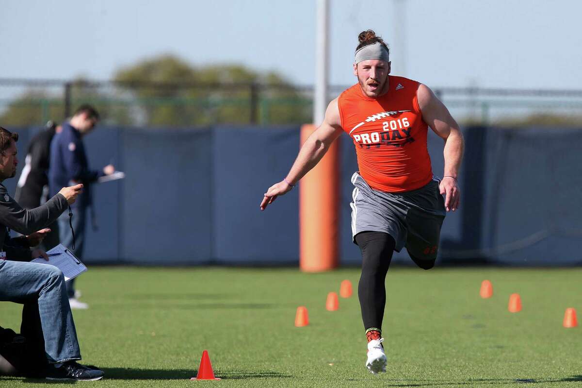 Tight end David Morgan, II, runs a 50-yard dash as former players of the University of Texas at San Antonio football team work out for National Football League scouts at the main campus, Tuesday, March 22, 2016.