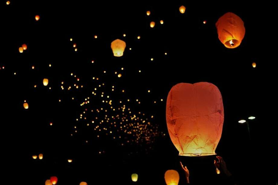 light up lanterns in the sky