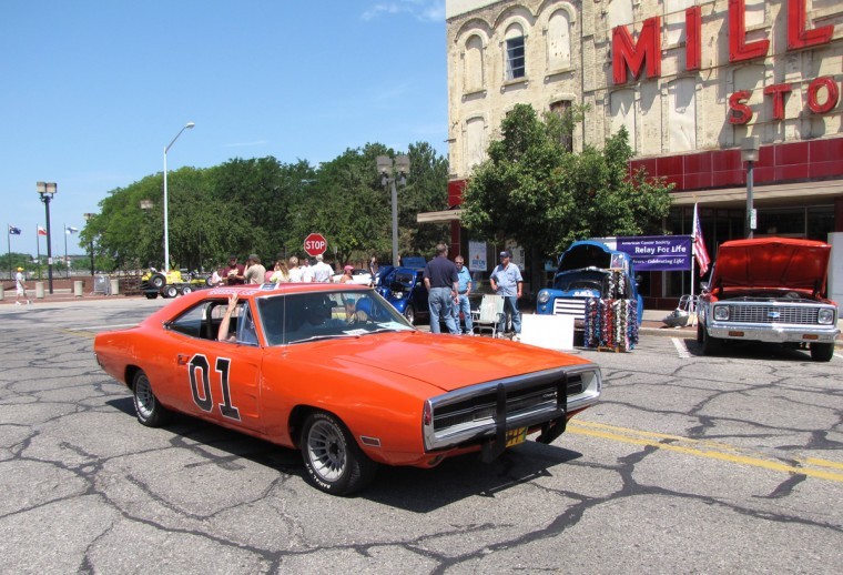 Cool City car show draws 10,000 to Bay City