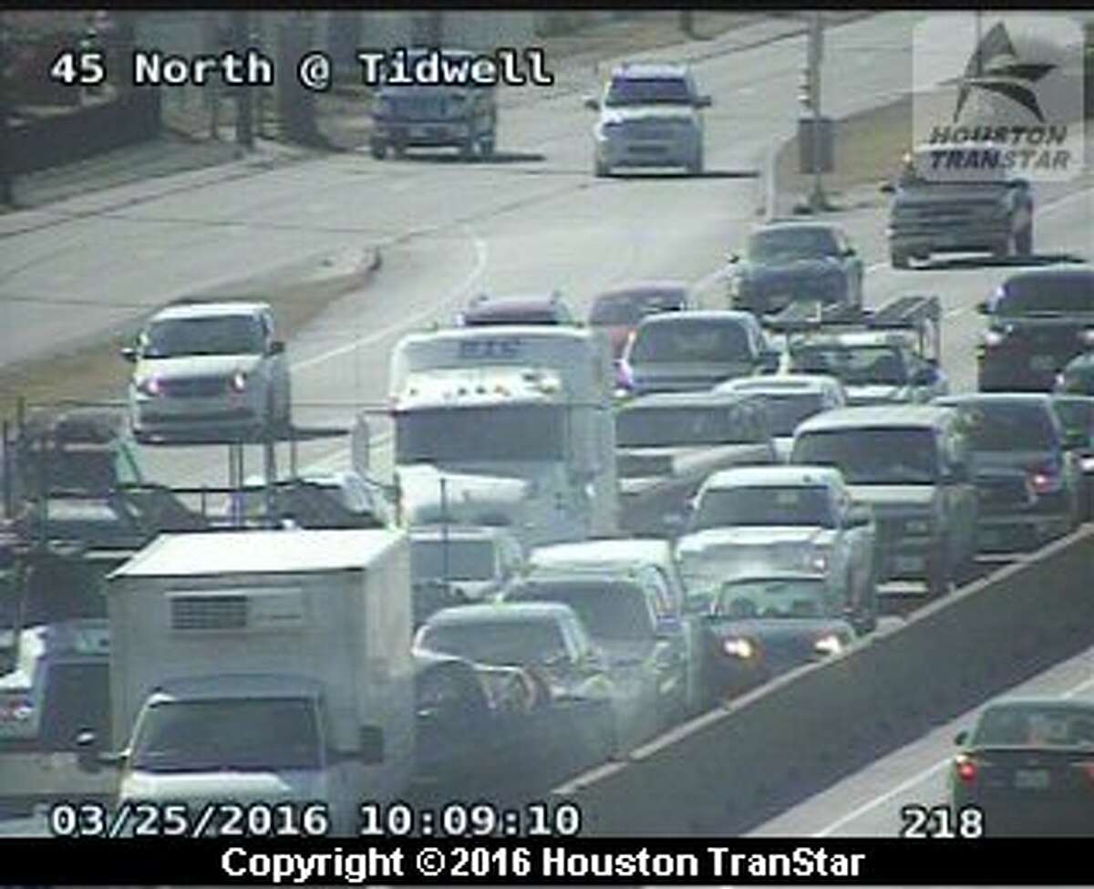 North Freeway reopens after fivevehicle pileup