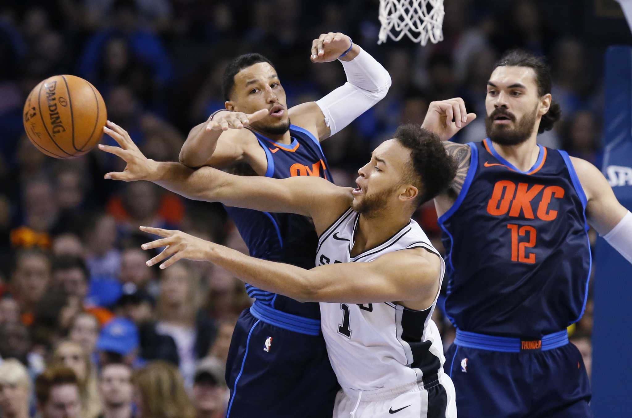 Kyle Anderson helped off court after injury during OKC game