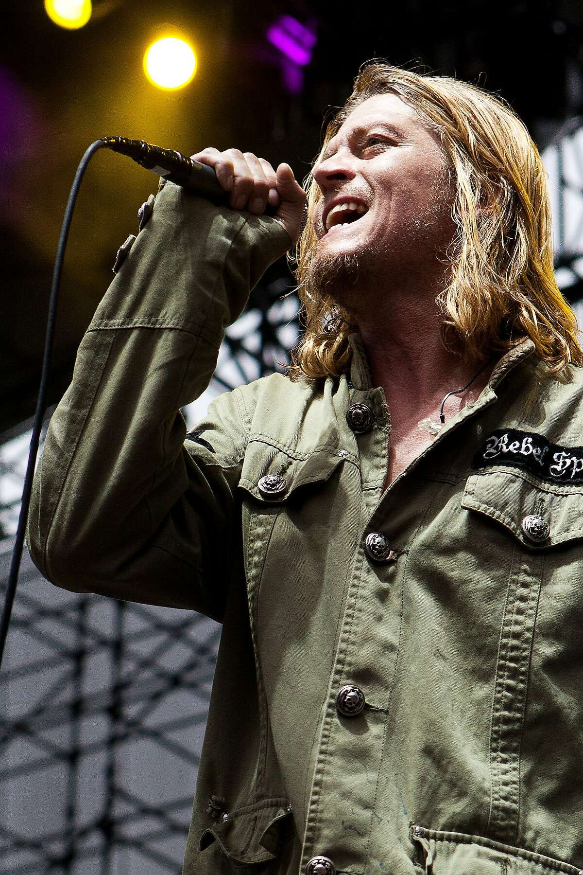 Puddle of Mudd frontman has midshow meltdown, band leaves him onstage