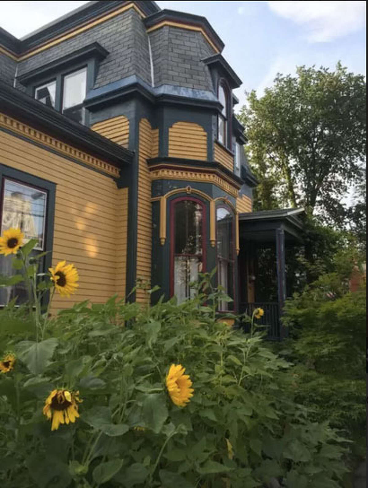 Airbnb rentals for Saratoga Race Course season