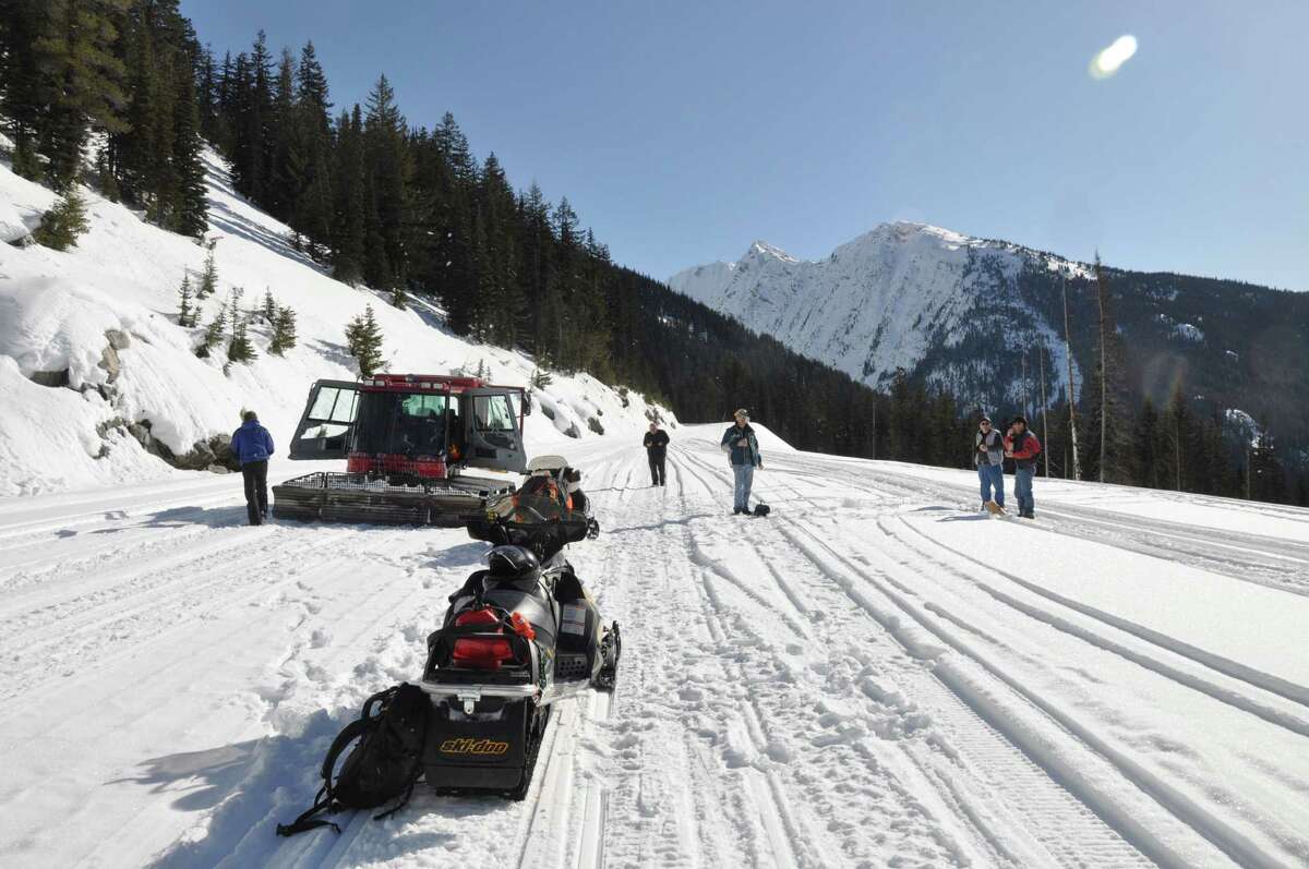 WSDOT clears North Cascades Highway 2016