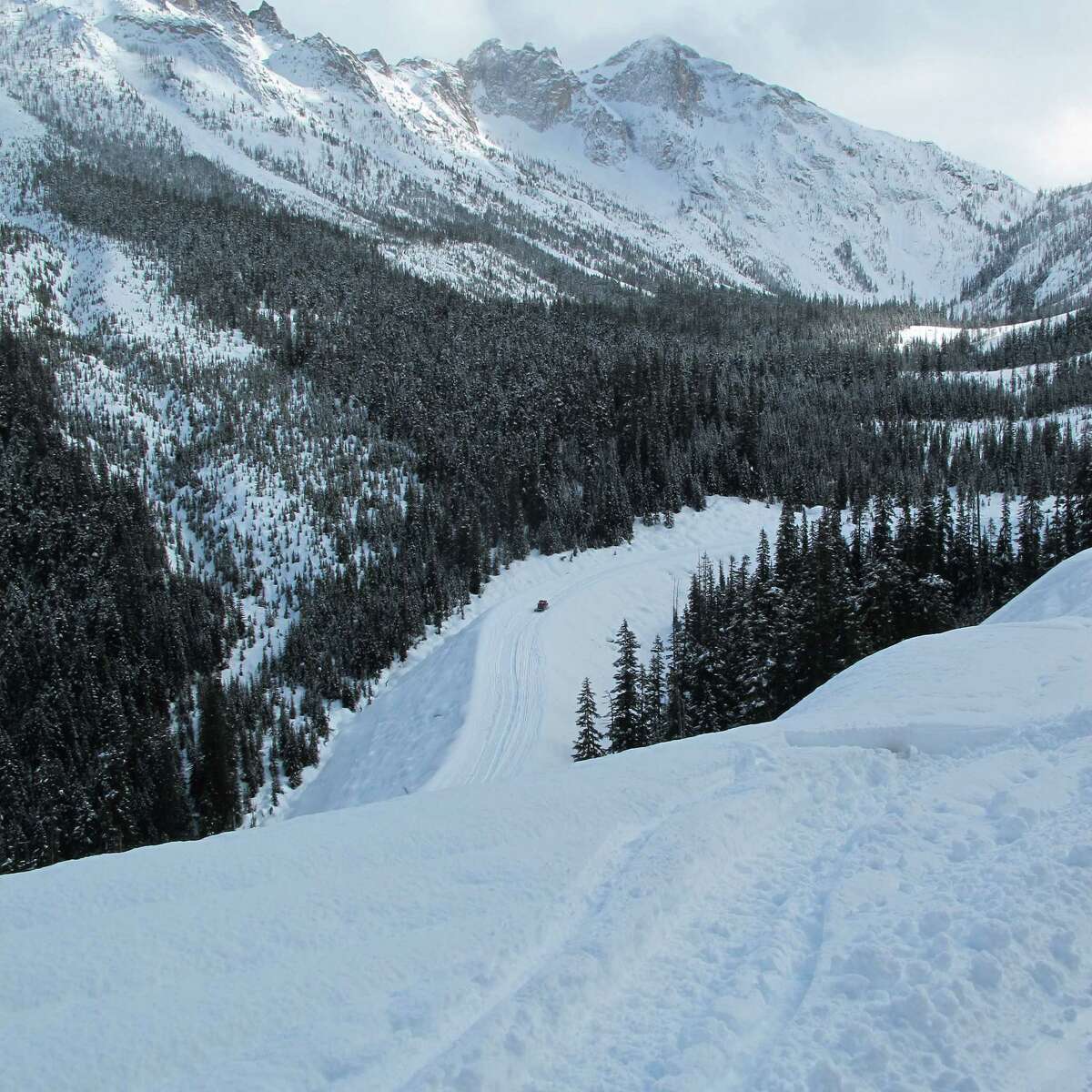 WSDOT clears North Cascades Highway 2016