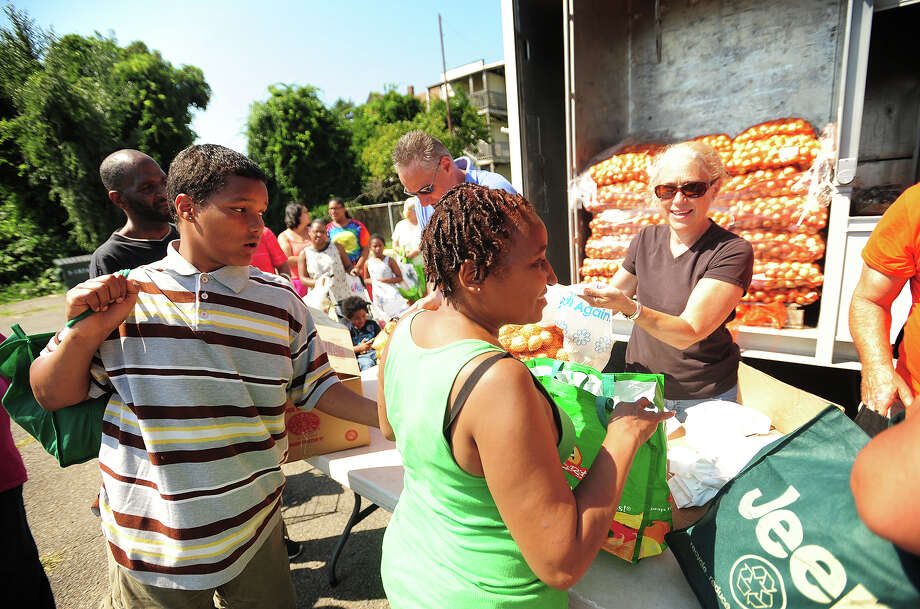 Food Drive To Benefit Trumbull S Neediest Connecticut Post