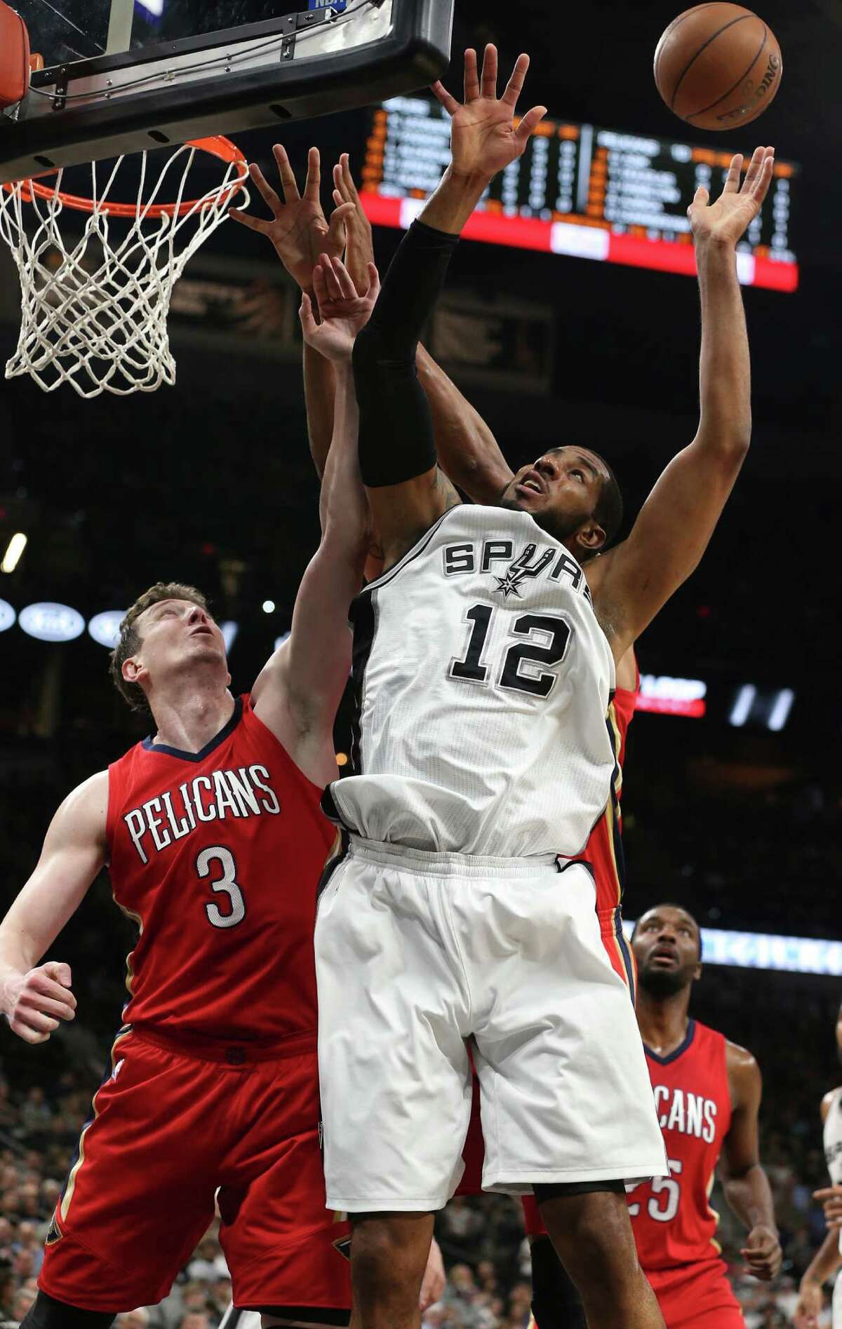 San Antonio Spurs' LaMarcus Aldridge battles for a rebound against New Orleans Pelicans' Omer Asik during the first half at the AT&T Center, Wednesday, March 30, 2016.