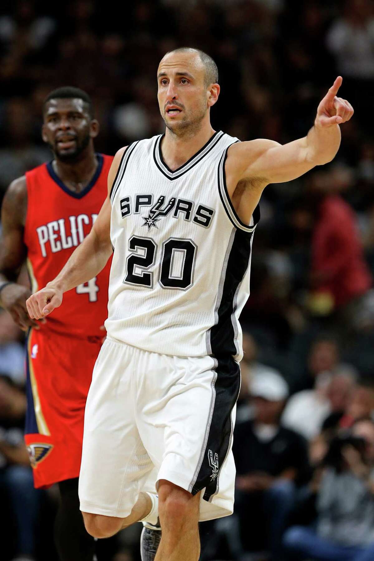 San Antonio Spurs' Manu Ginobili scrambles to defend during the second half against the New Orleans Pelicans at the AT&T Center, Wednesday, March 30, 2016. The Spurs won, 100-92.