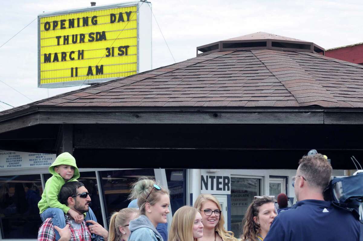 Jumpin' Jack's starts serving burgers at 11 a.m.