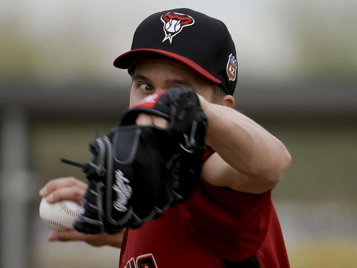 Zack Greinke is deciding between the Dodgers and Giants 