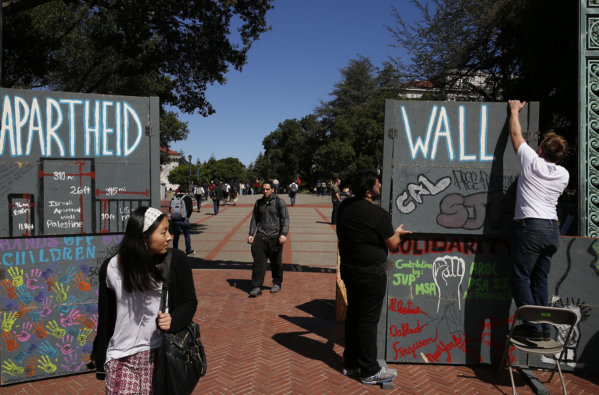 UC Berkeley students stage mock checkpoint in protest