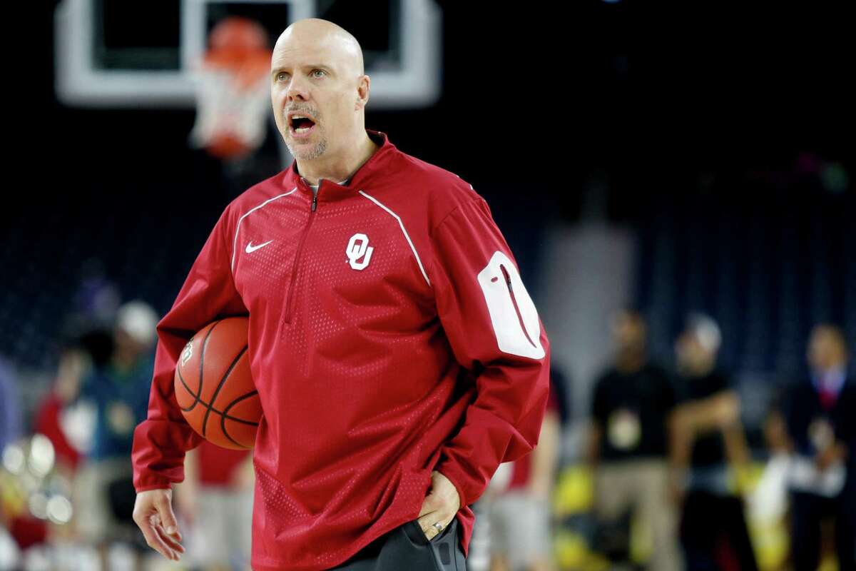 Oklahoma assistant coach Steve Henson works at practice on April 1, 2016, at NRG Stadium in Houston.