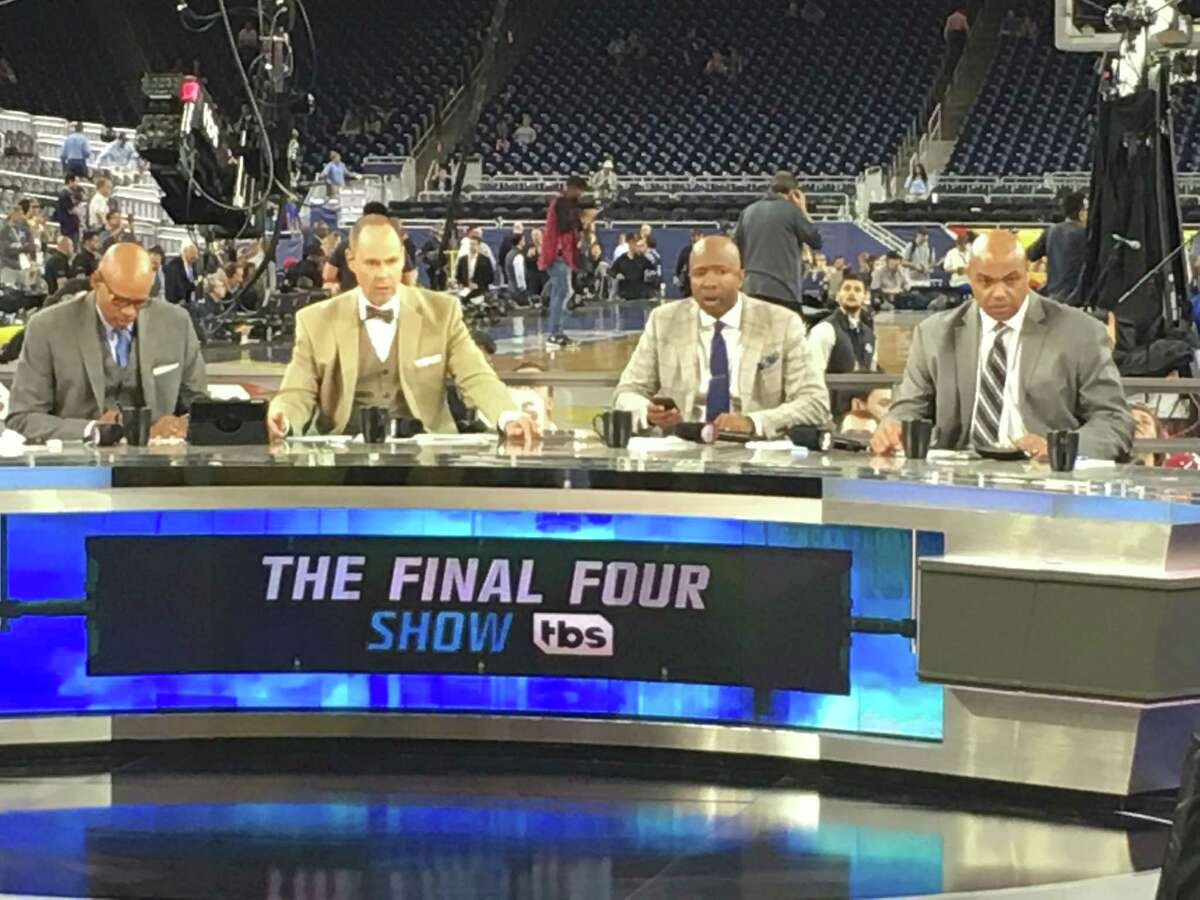 Watch Charles Barkley lose his mind over Villanova's big shot