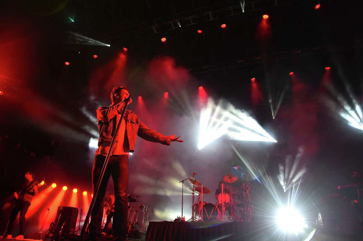 Maroon 5 closes out free music festival