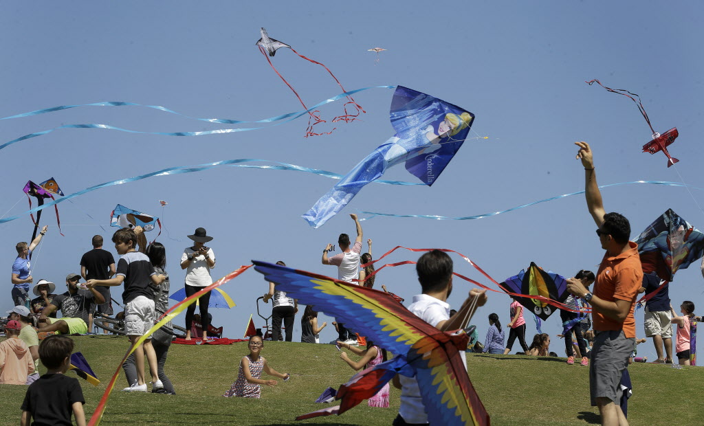 Thousands fill Hermann Park for annual Kite Festival