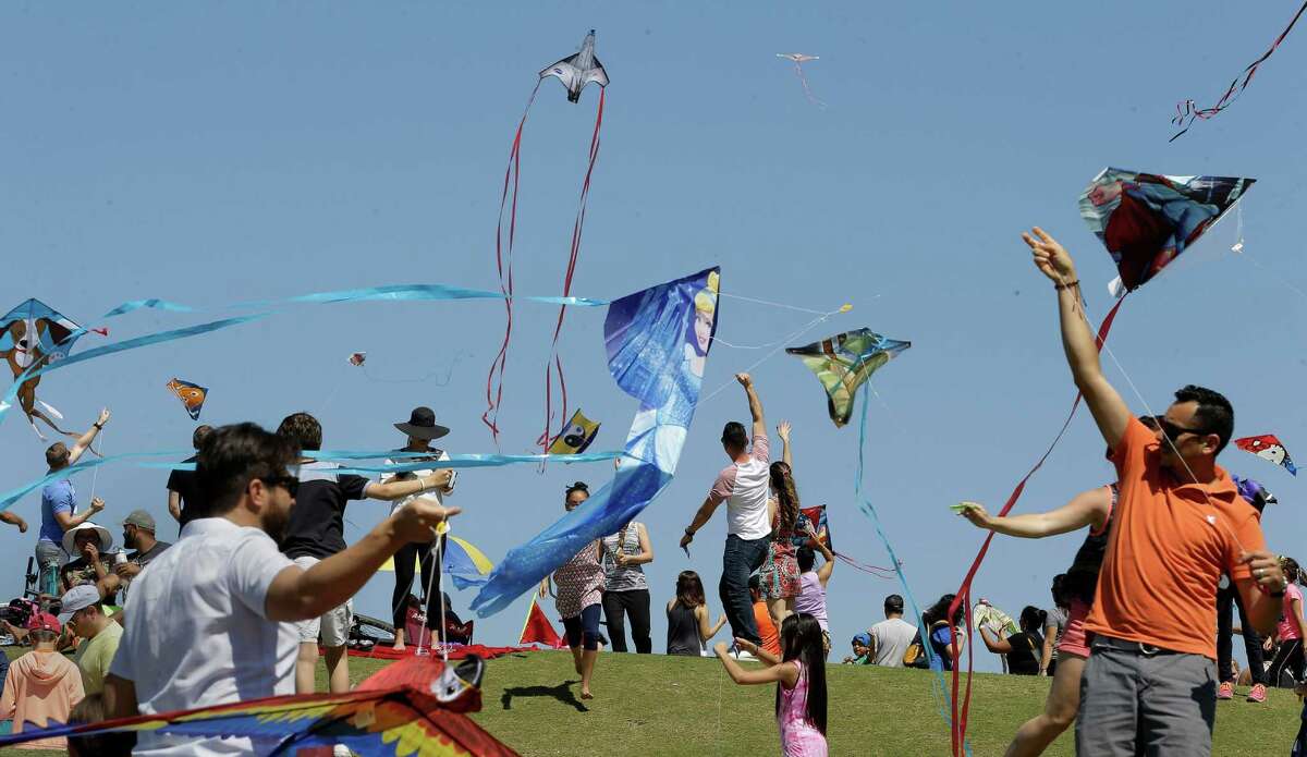 Thousands fill Hermann Park for annual Kite Festival