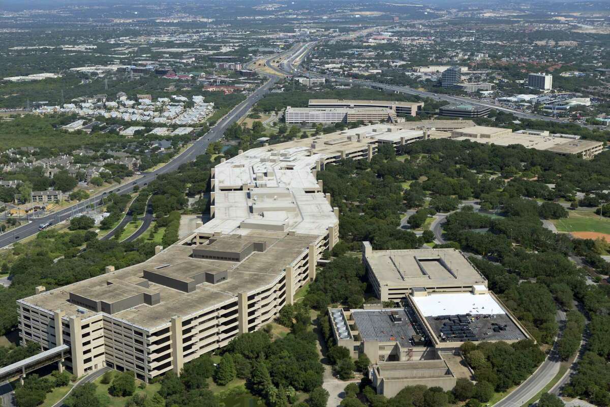 It took five years to complete USAA’s headquarters (dubbed “the brag with backbone”) on the Northwest Side. It opened in 1976.