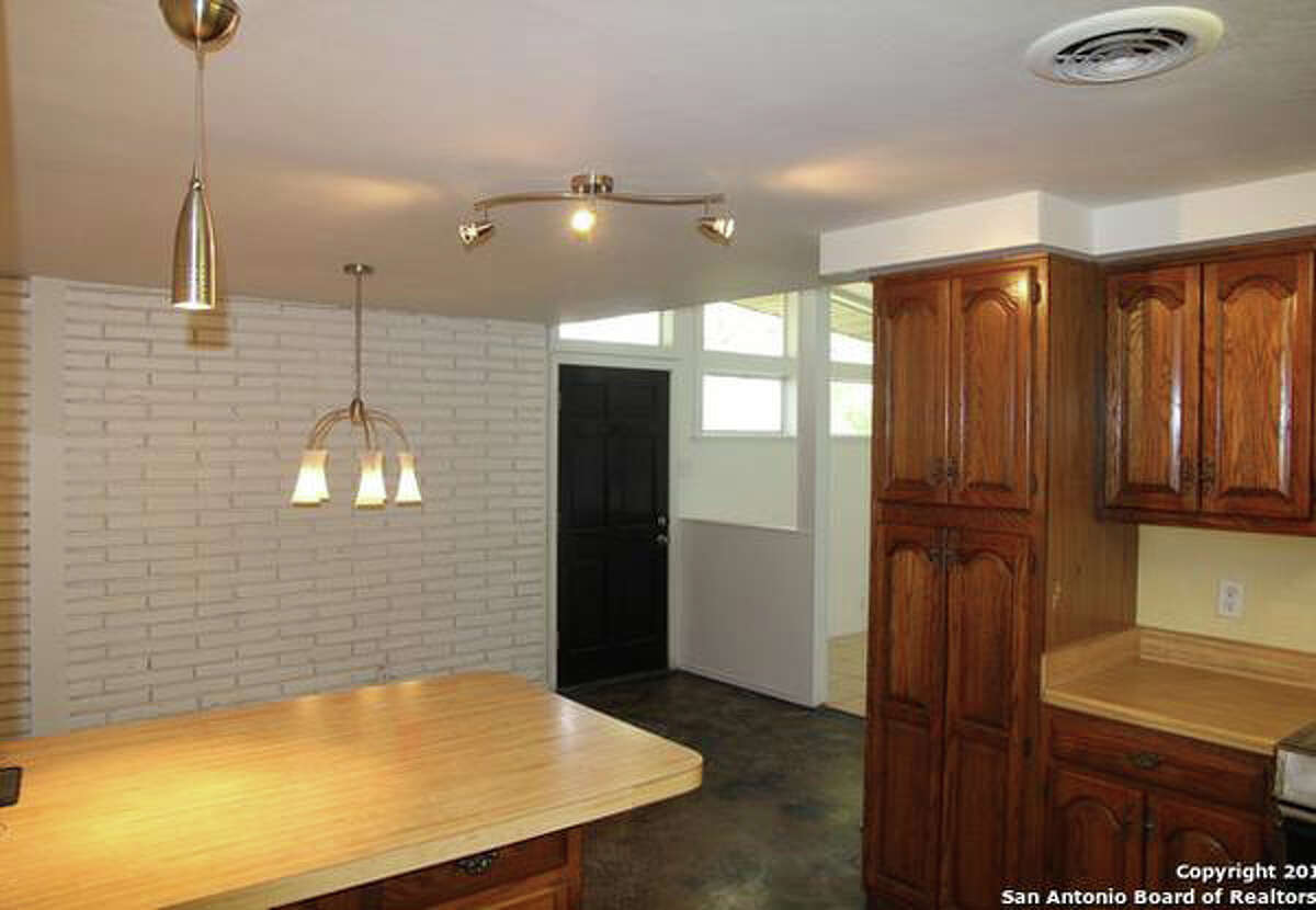 12 midcentury San Antonio homes for sale that snap ‘Mad Men’ style