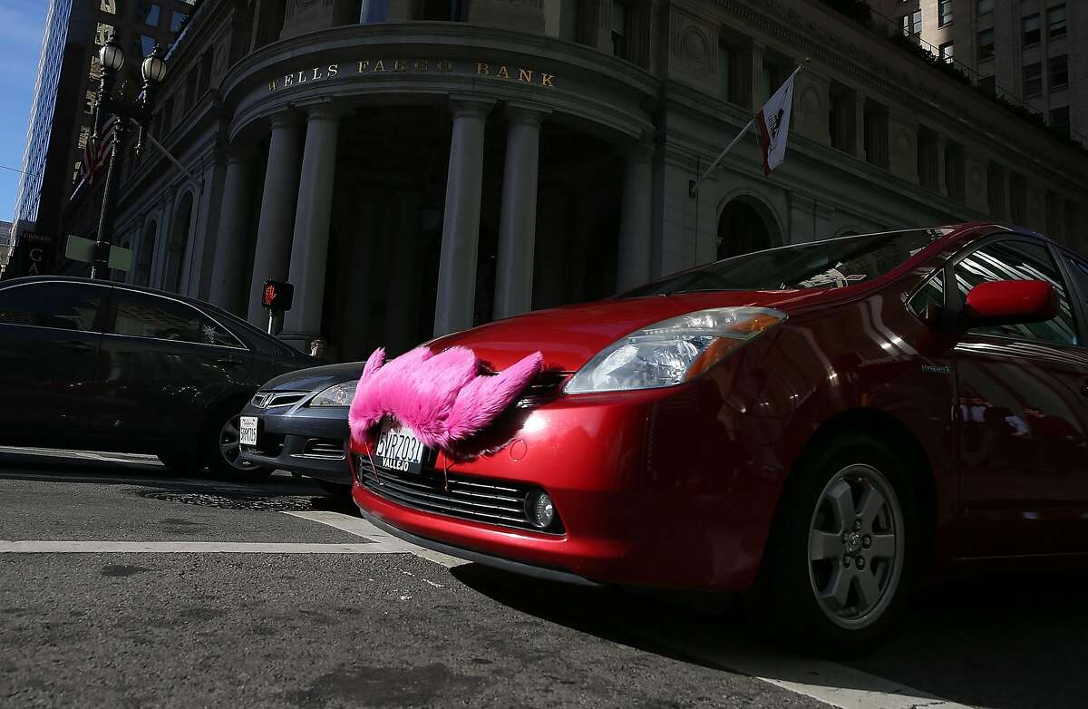 A Lyft car drives along Montgomery Street on January 21, 2014 in San Francisco, California. 
