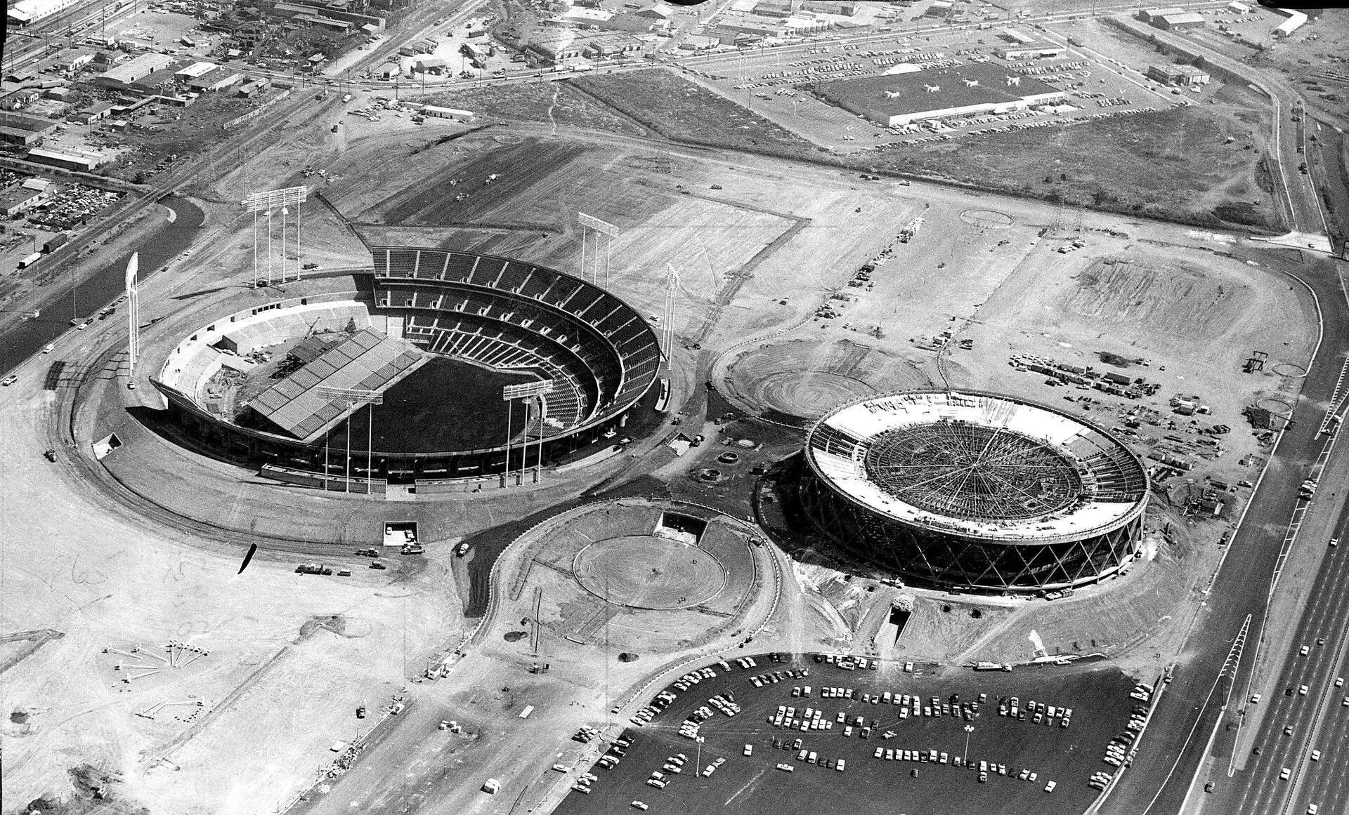 The first game at Oracle Arena was 53 minutes late because the stadium ...