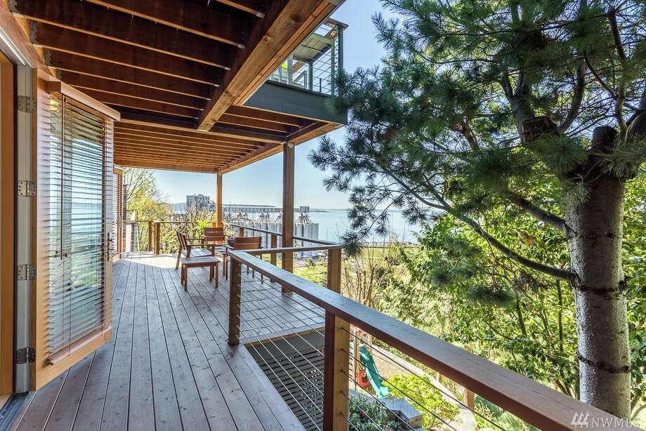 Queen Anne home with stunning views