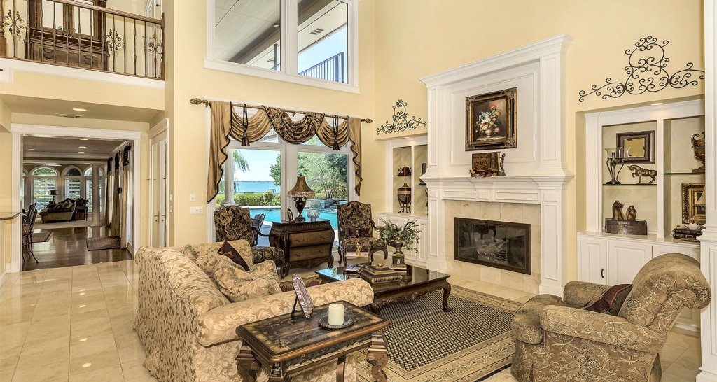 Lakefront home at auction in Heath, Texas