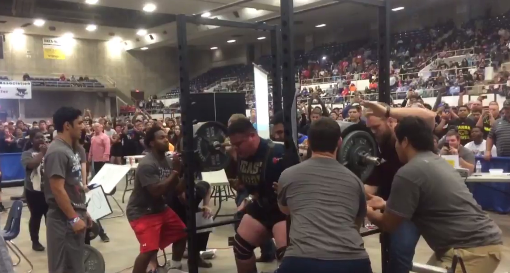 Video San Antonio teen powerlifter breaks state record with amazing 930pound squat