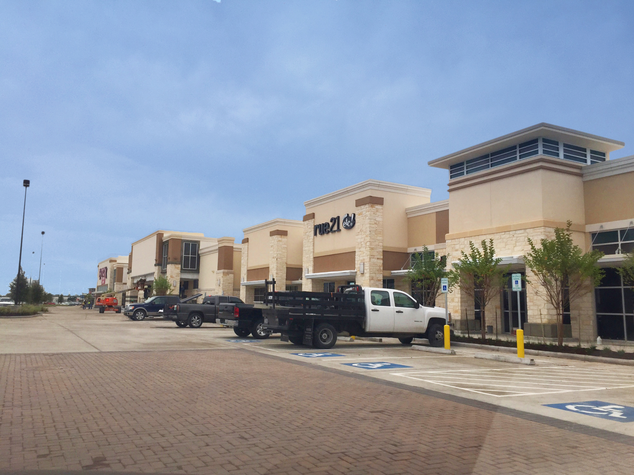 Pearland shopping center set to expand