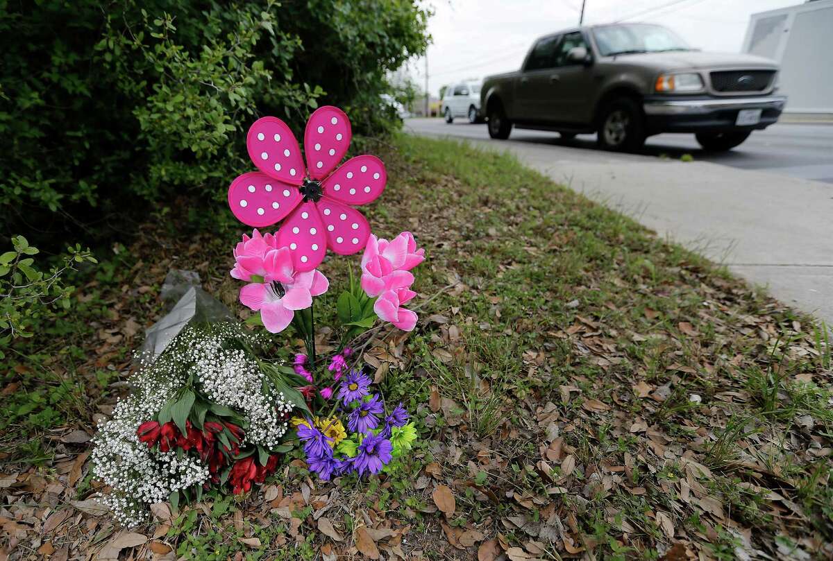 A small arrangement of flowers is seen on the ground near the intersection of Mt. Tipton and West Avenue for a 12-year-old girl who died when a vehicle struck her as she attempted to cross West Avenue on her way to Eisenhower Middle School on Thursday, Apr. 7, 2016. According to San Antonio Police, the girl was crossing against the pedestrian signal when the incident occurred. (Kin Man Hui/San Antonio Express-News)
