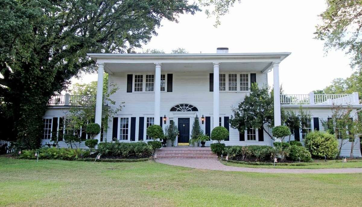 Chip Joanna Gaines Of Hgtv S Fixer Upper Buy Historic Waco Home,How To Keep Your House Clean With Cats