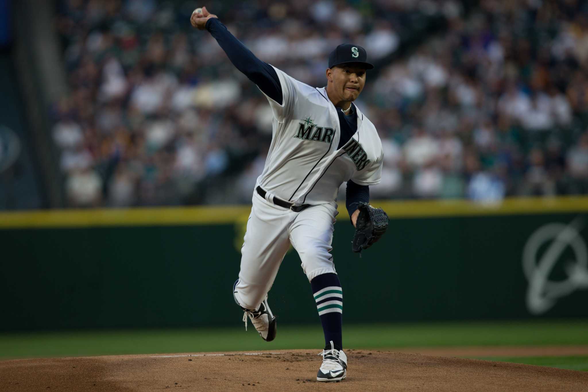 Watch: Ken Griffey Jr. pays tribute to Felix Hernandez after ceremonial first  pitch