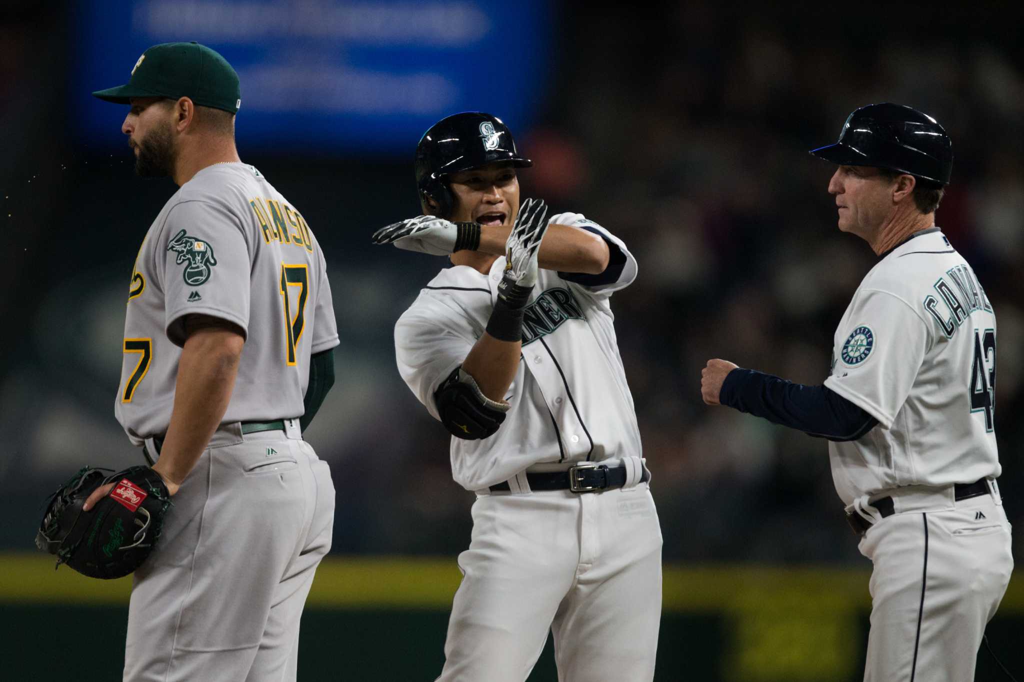 Watch: Ken Griffey Jr. pays tribute to Felix Hernandez after ceremonial first  pitch