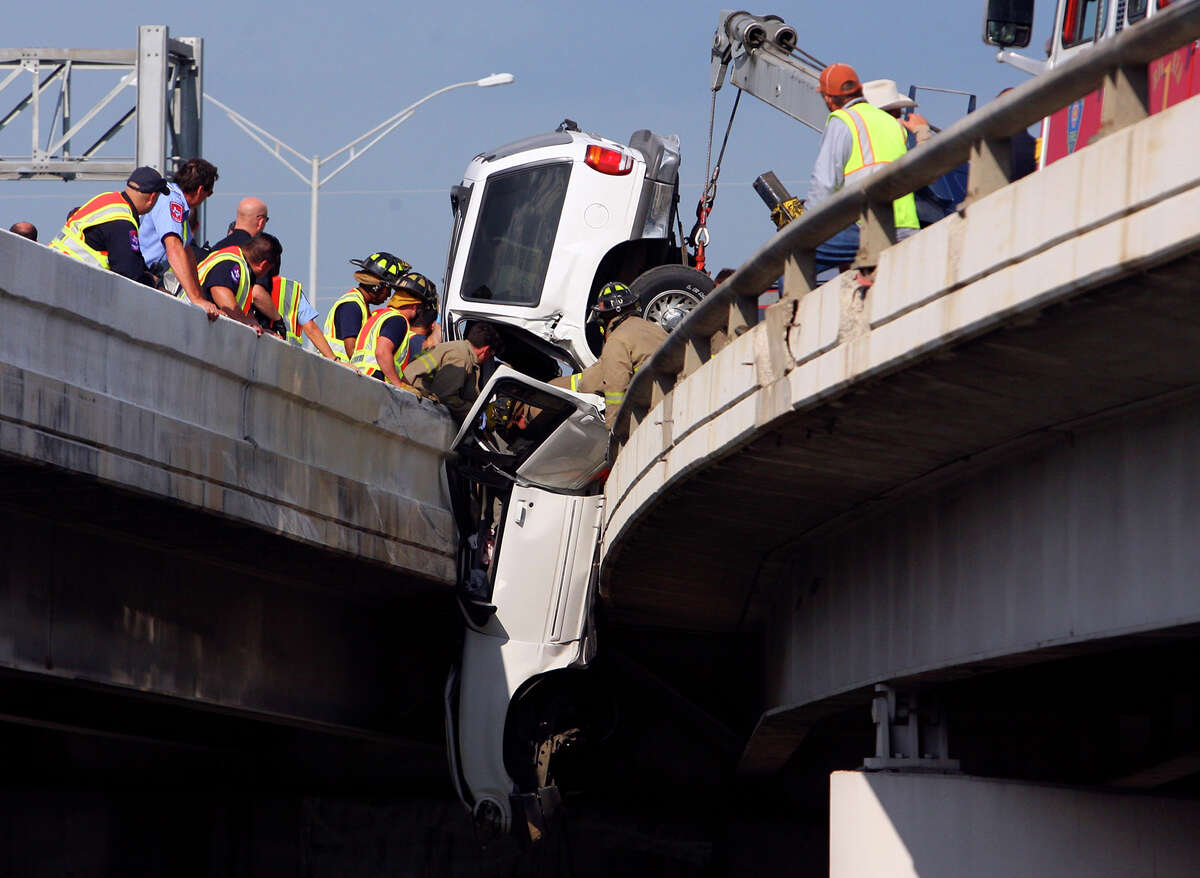Emergency crews work to free a driver from an SUV that became wedged between the Interstates 35 and 37 interchange on May 11, 2007. The driver, who wasn’t seriously hurt, was being chased.