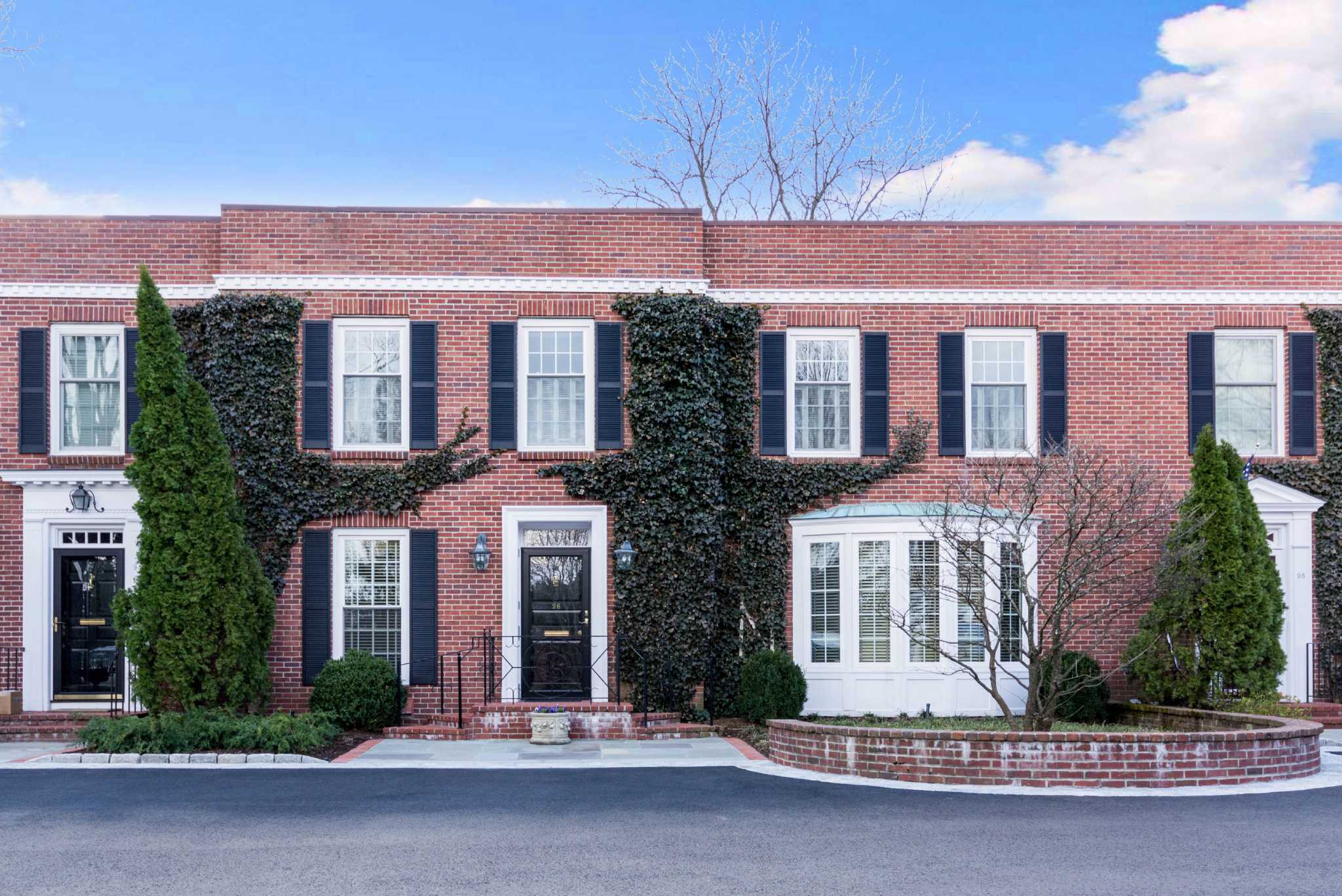 Real Estate A 3level townhouse at Southgate