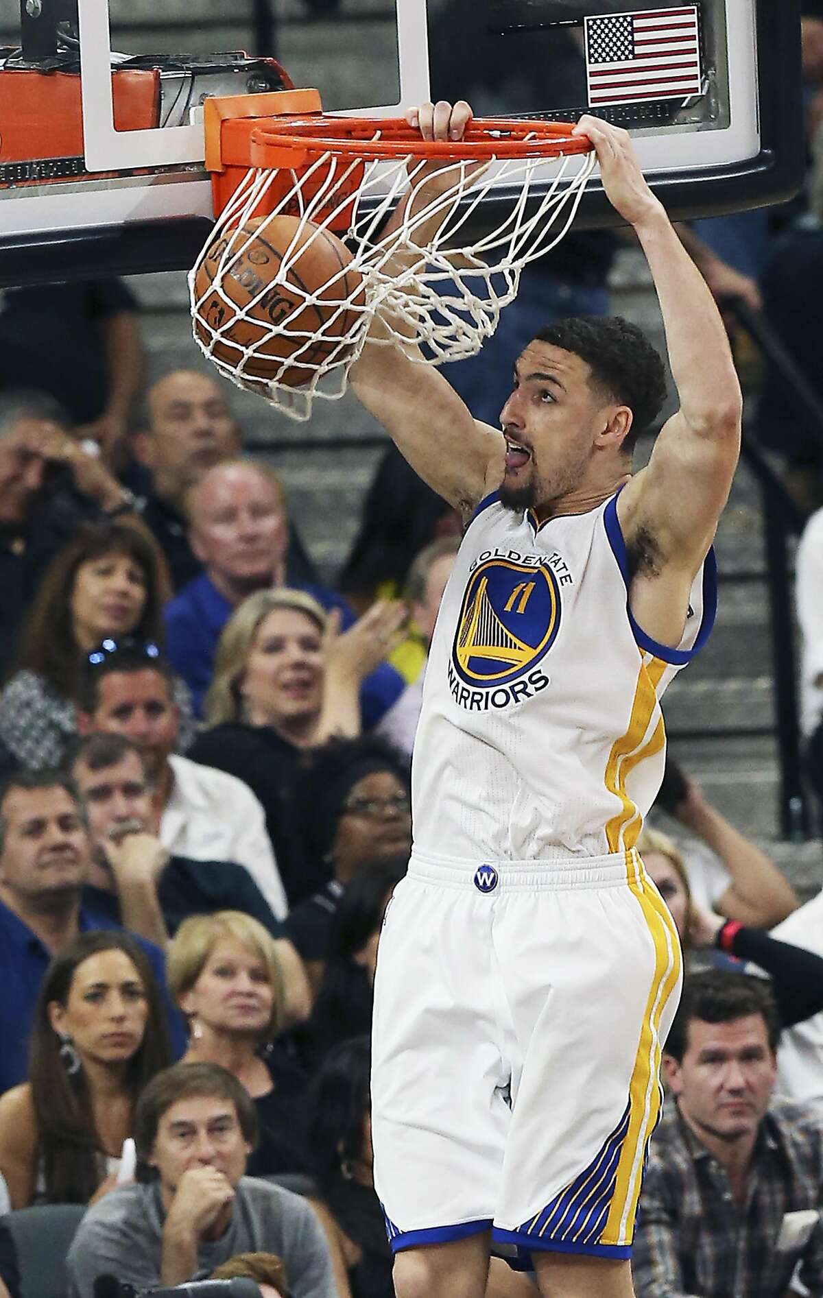 Klay Thompson gets a jam after breaking free as the Spurs host Golden State at the AT&T Center on April 10, 2016.