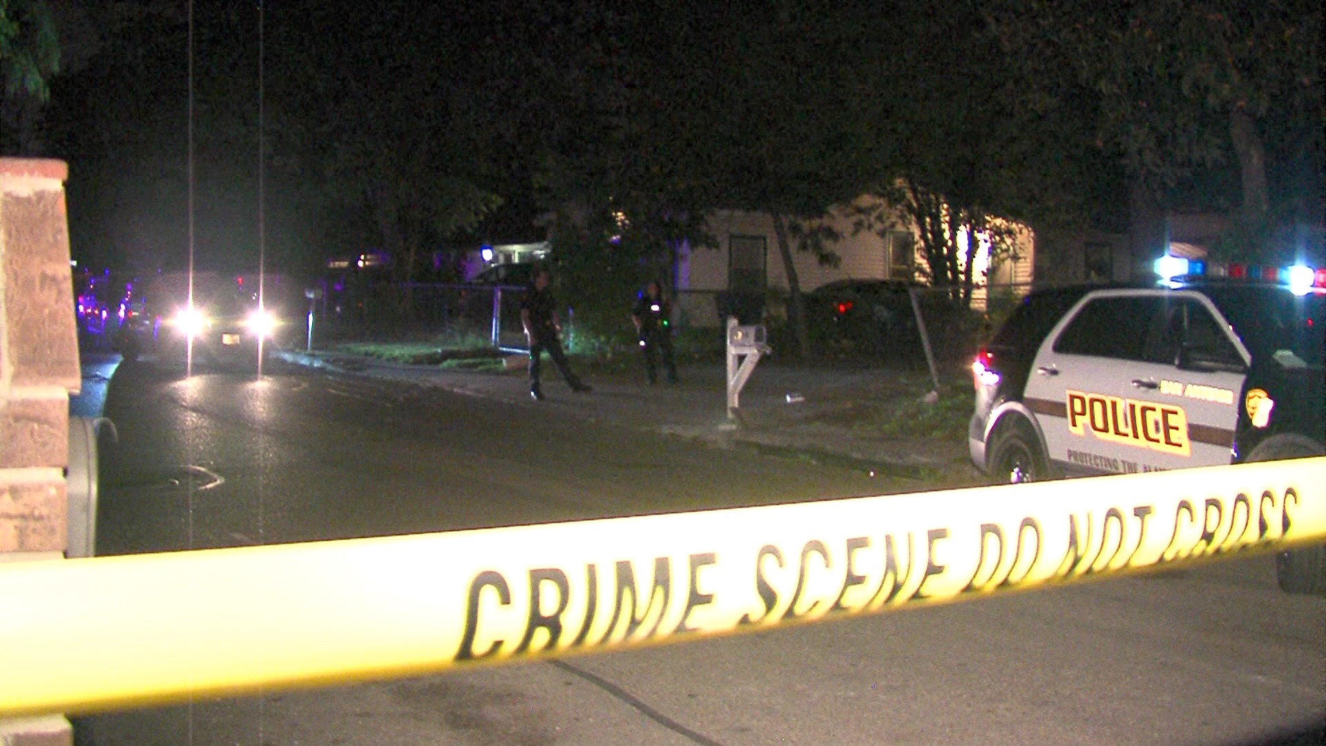 Police searching for shooter after 2 injured in West Side drive-by