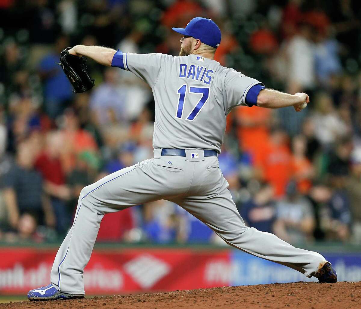 Wade Davis, closer The 32-year-old Davis is the best reliever on the market, which means he's automatically being mentioned as someone in who the Astros are interested. After saving 27 games for the Royals in 2016, Davis had 32 saves with the Cubs this season.