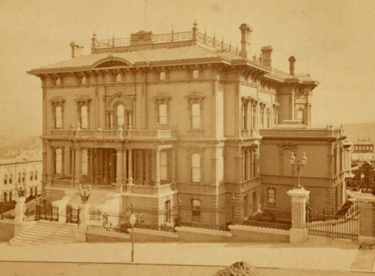 The Stanfords lived in this mansion in Nob Hill. It burned down in the aftermath of the 1906 earthquake.