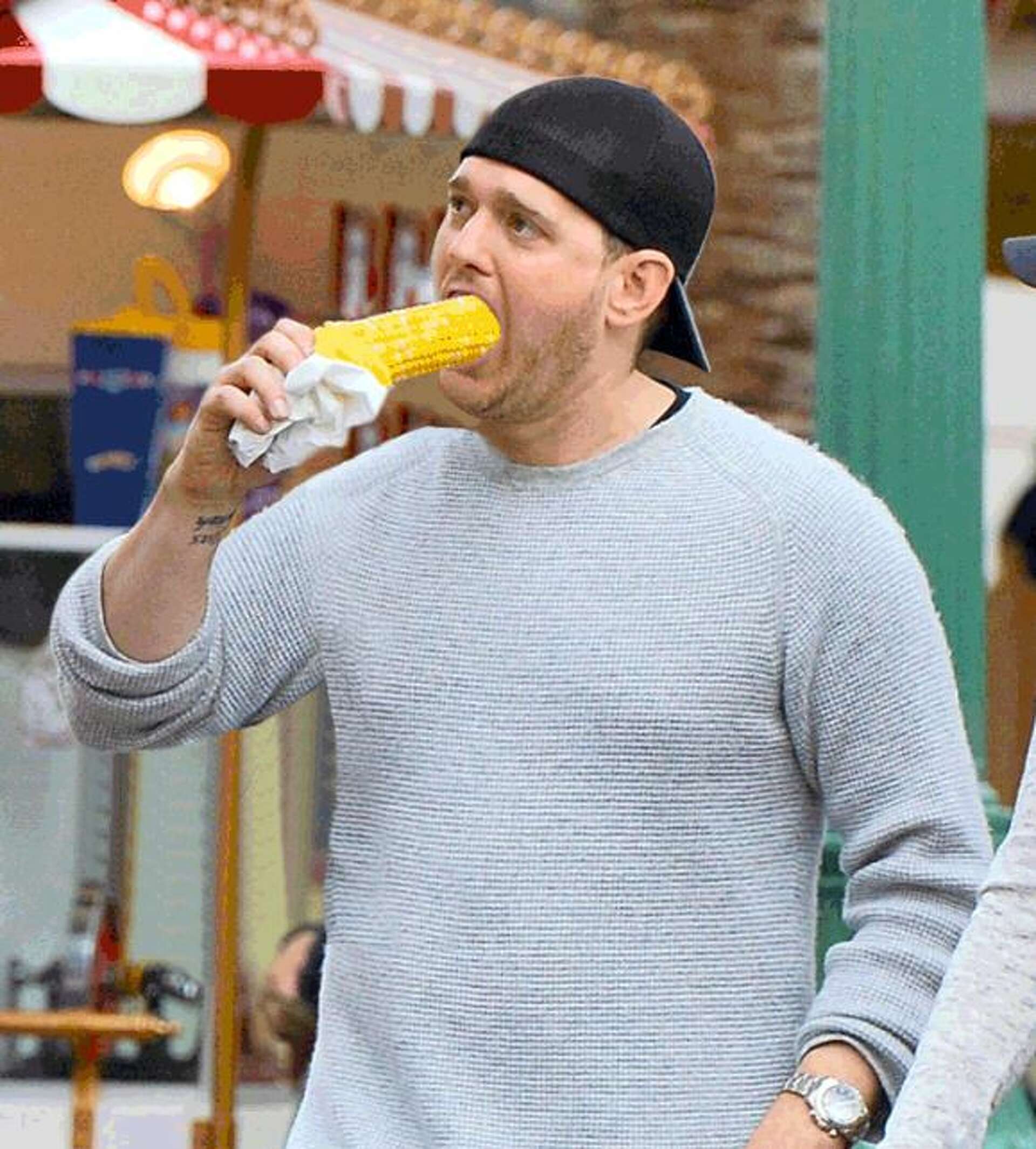 Social media slams singer Michael Bublé for eating corn on the cob the wrong way