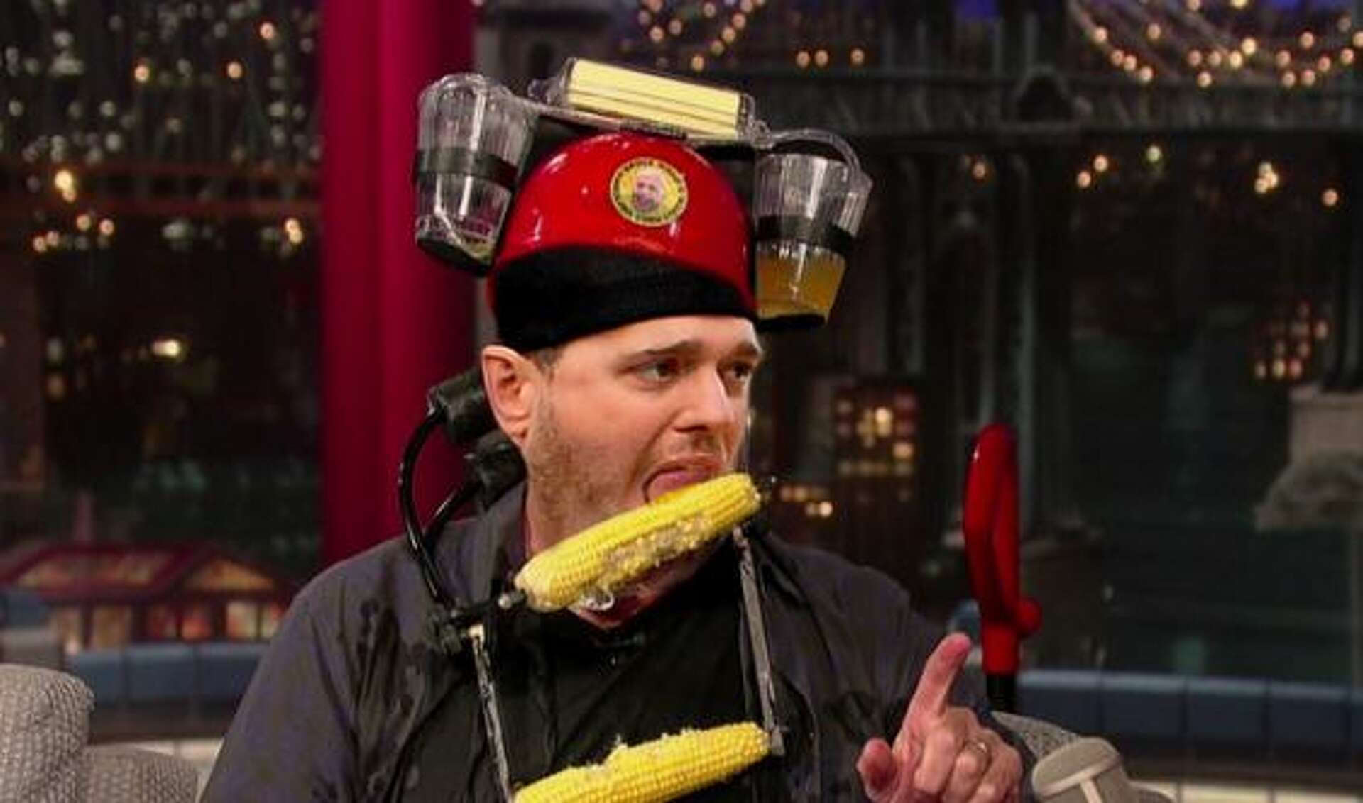 Social media slams singer Michael Bublé for eating corn on the cob the wrong way