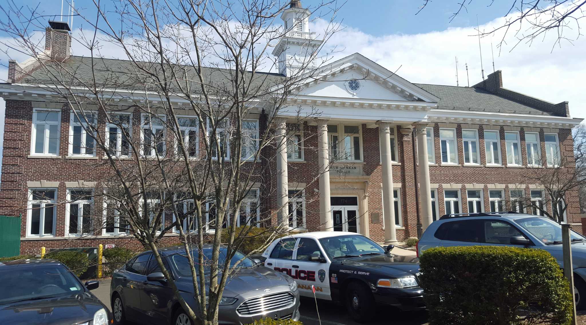 New Canaan woman charged with DUI after crash causes car fire