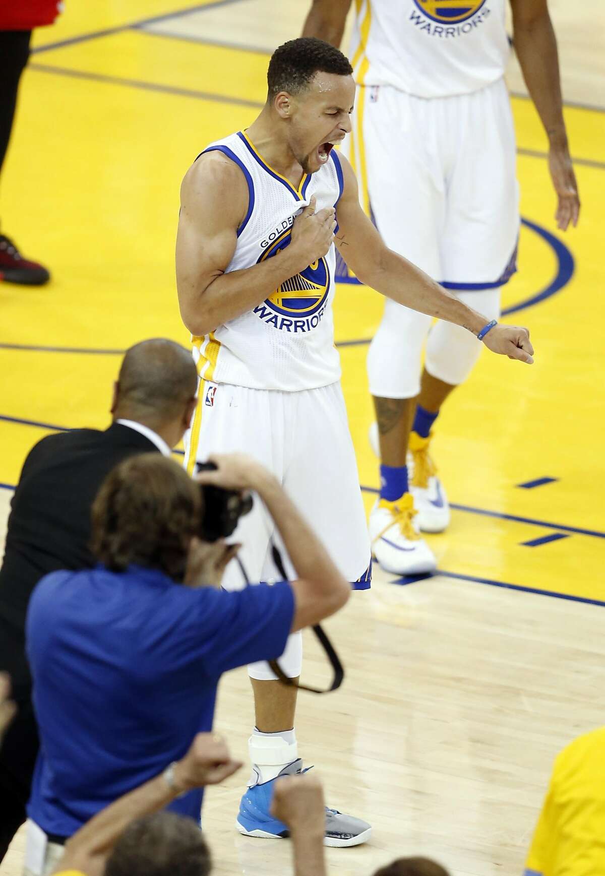 Warriors Win Rough Game 1, But Curry Hurts Ankle