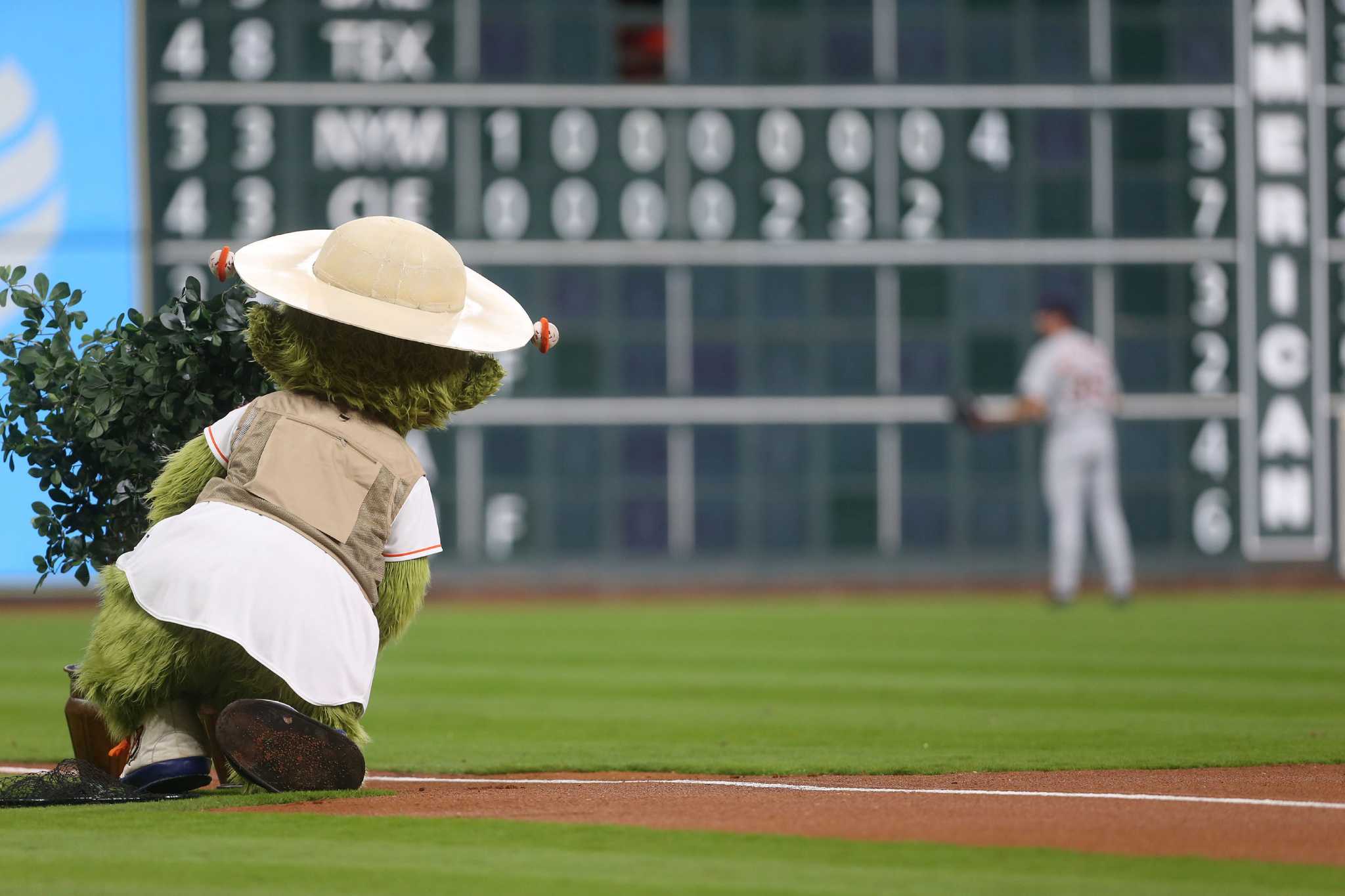 Rays pitcher Chris Archer's feud with Astros' mascot, Orbit, escalates